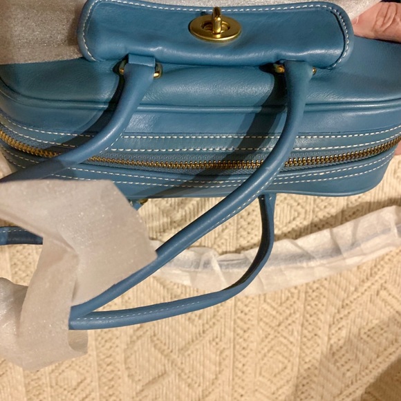 Coach Cassie cross body with handles
New with tag - Picture 7 of 8